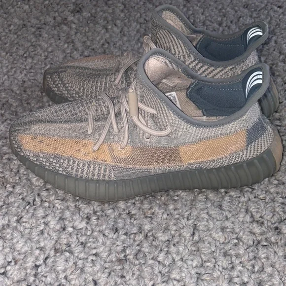 Yeezy Men’s 9.5 grey and tan - Picture 3 of 8